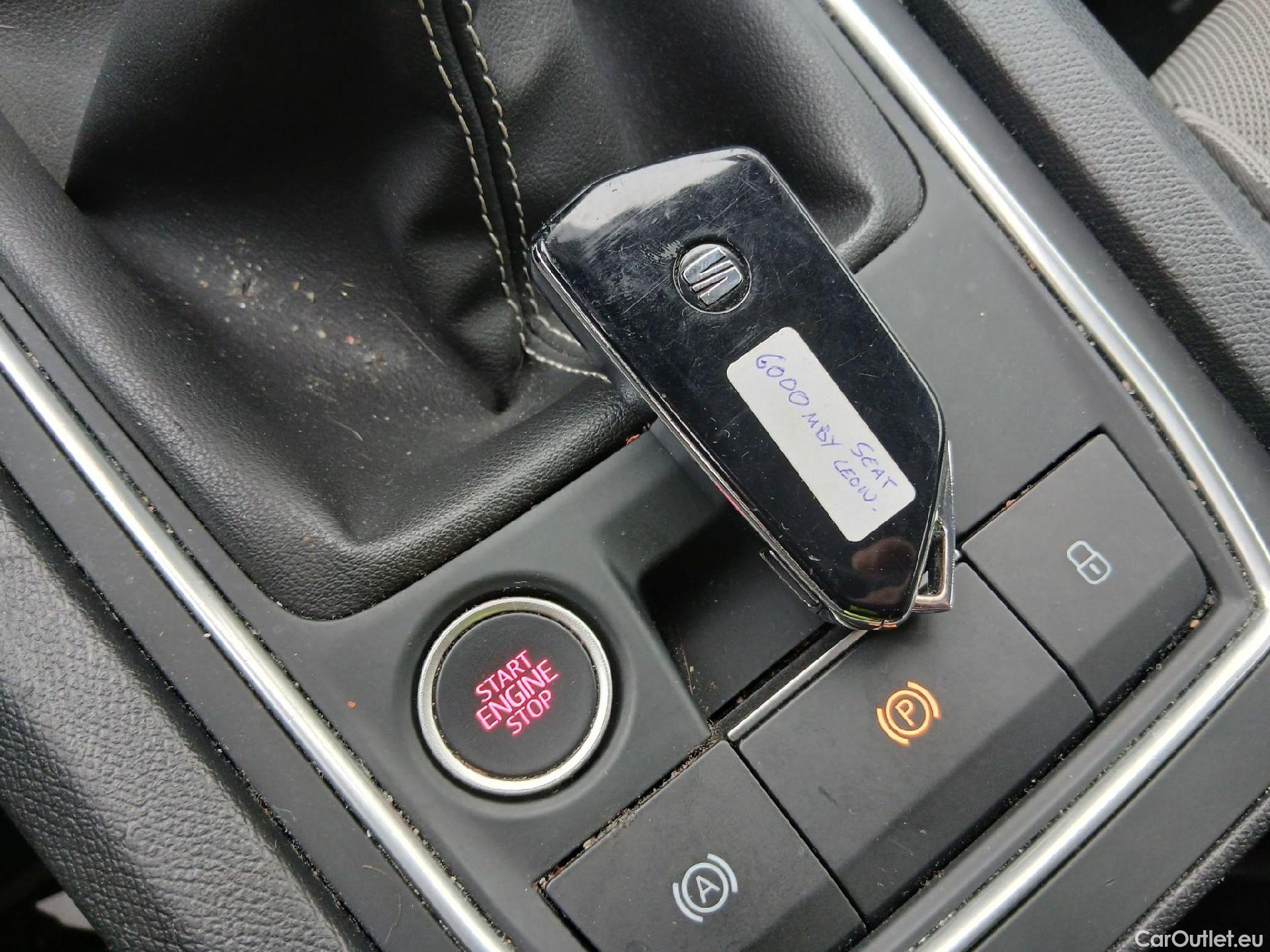  Land Rover  Discovery SEAT Nuevo León / 2020 / 5P / berlina con portón 2.0 TDI 85kW S&S Style #1