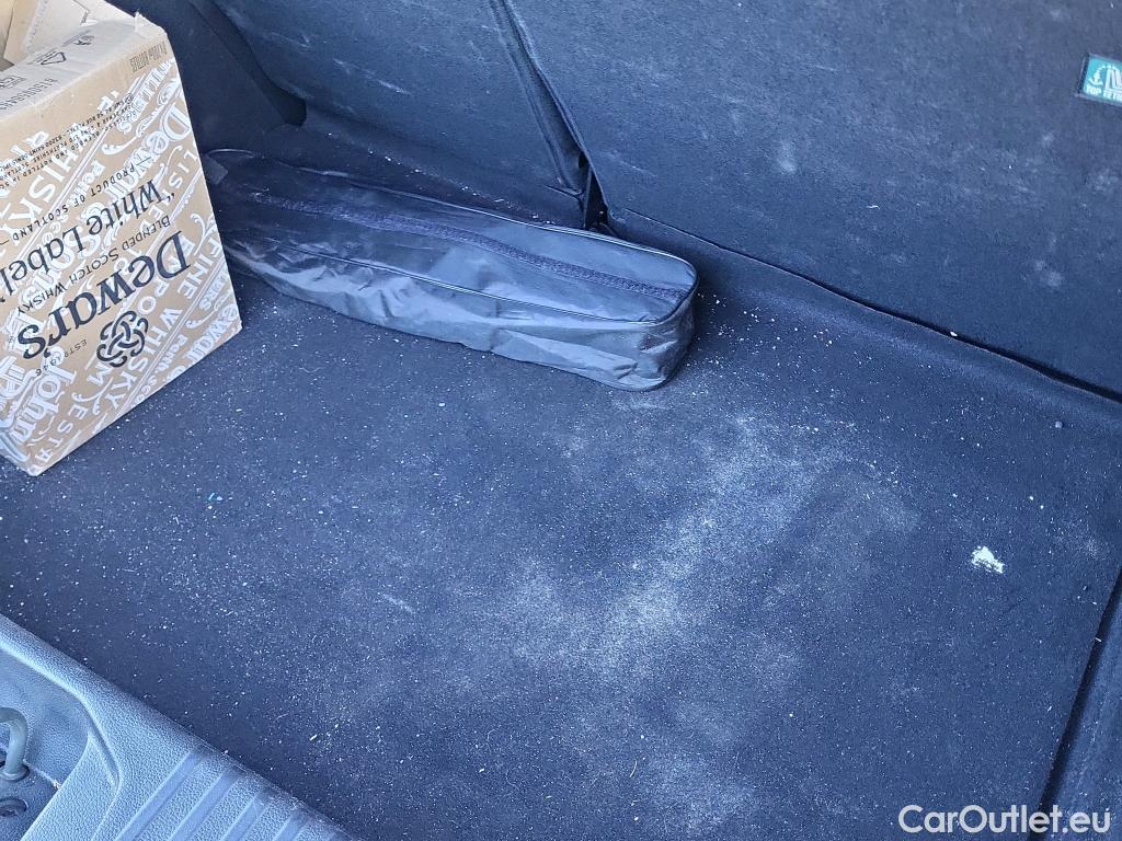  Renault  Clio RENAULT  / 2019 / 5P / berlina con portón Life SCe 49 kW (67CV) #21