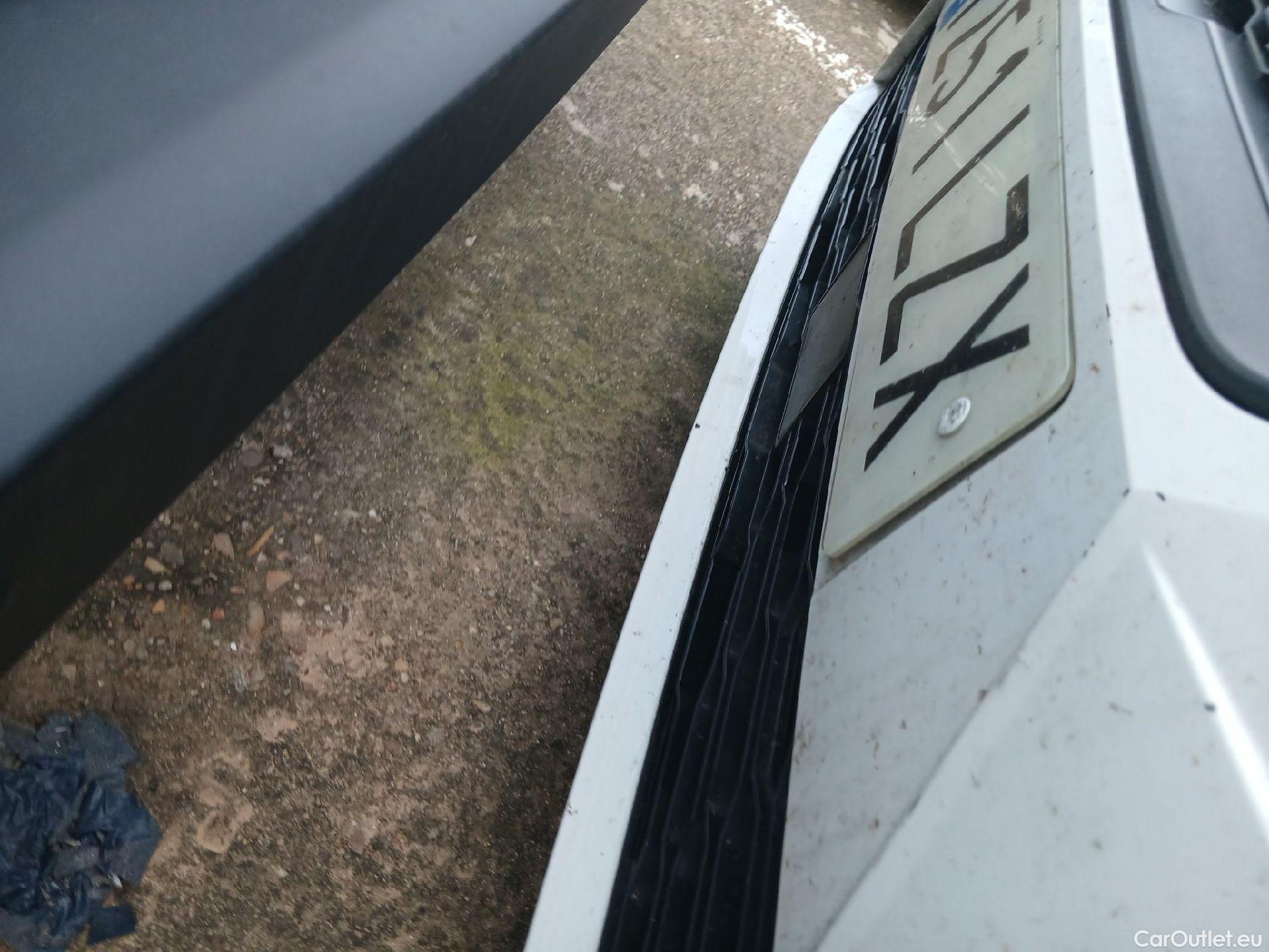  Seat  Ibiza SEAT  / 2017 / 5P / berlina con portón 1.0 MPI 59kW (80CV) Reference Plus(SP) #9