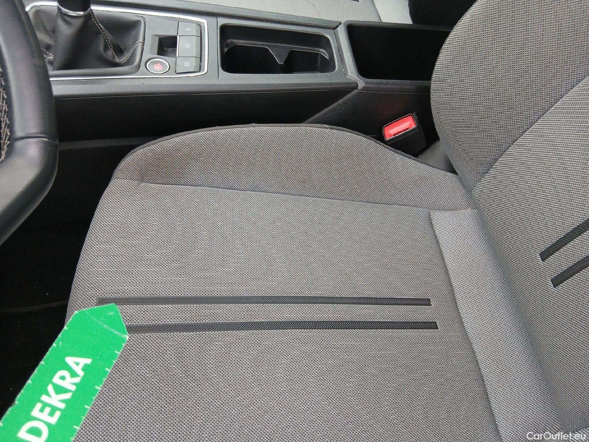  Land Rover  Discovery SEAT Nuevo León / 2020 / 5P / berlina con portón 2.0 TDI 85kW S&S Style #50