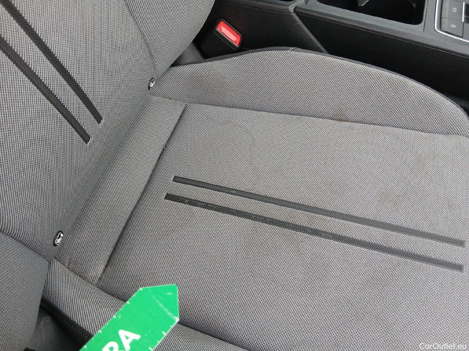  Land Rover  Discovery SEAT Nuevo León / 2020 / 5P / berlina con portón 2.0 TDI 85kW S&S Style #48