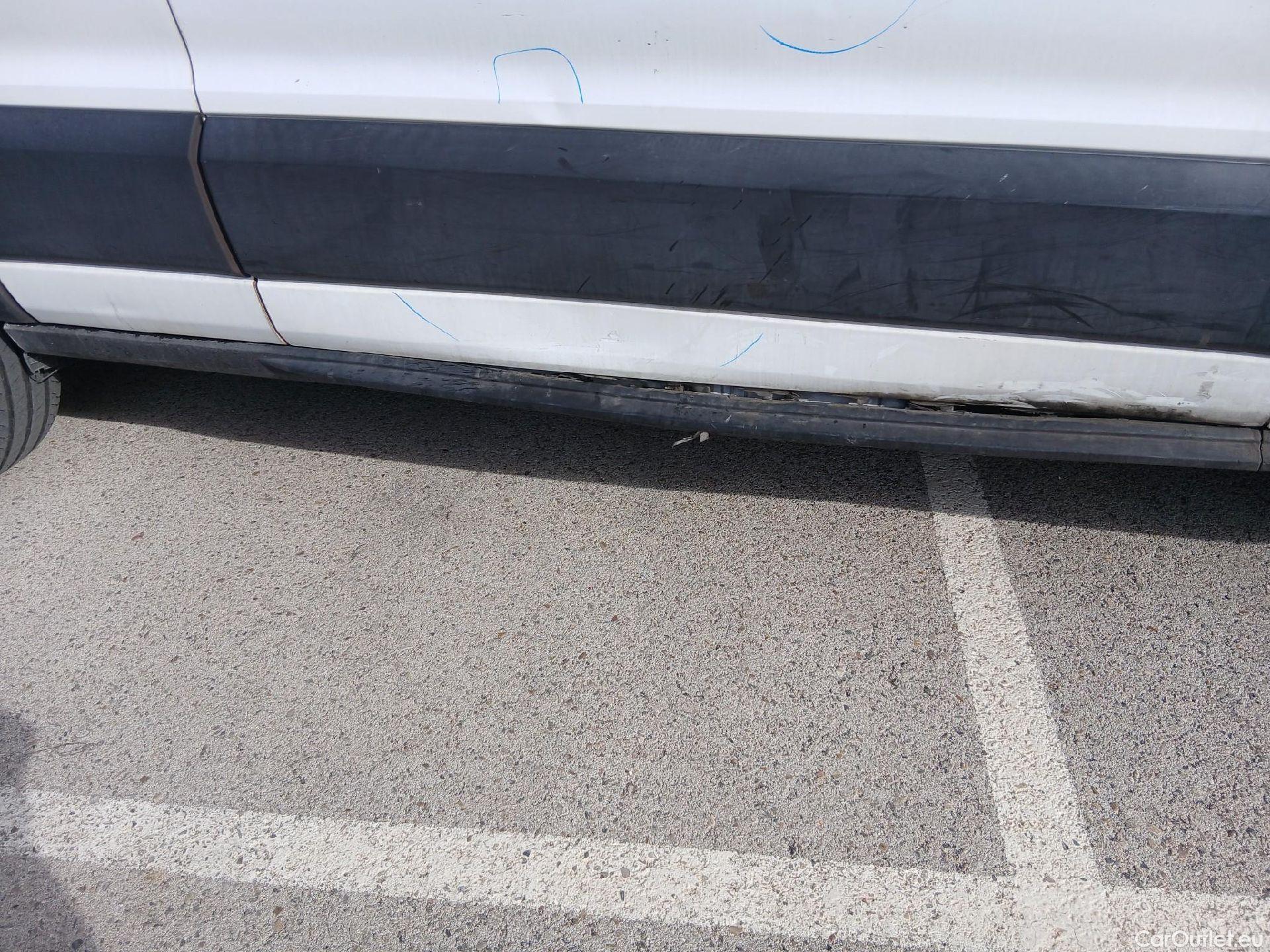  Ford  Transit FORD  / 2013 / 4P / furgón 350 96kW L3H2 Van Trend FWD #41