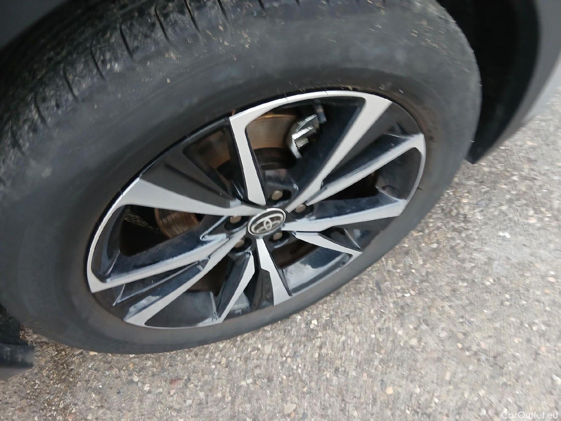  Land Rover  Discovery TOYOTA C-HR / 2023 / 5P / todoterreno 2.0 200H Advance #11