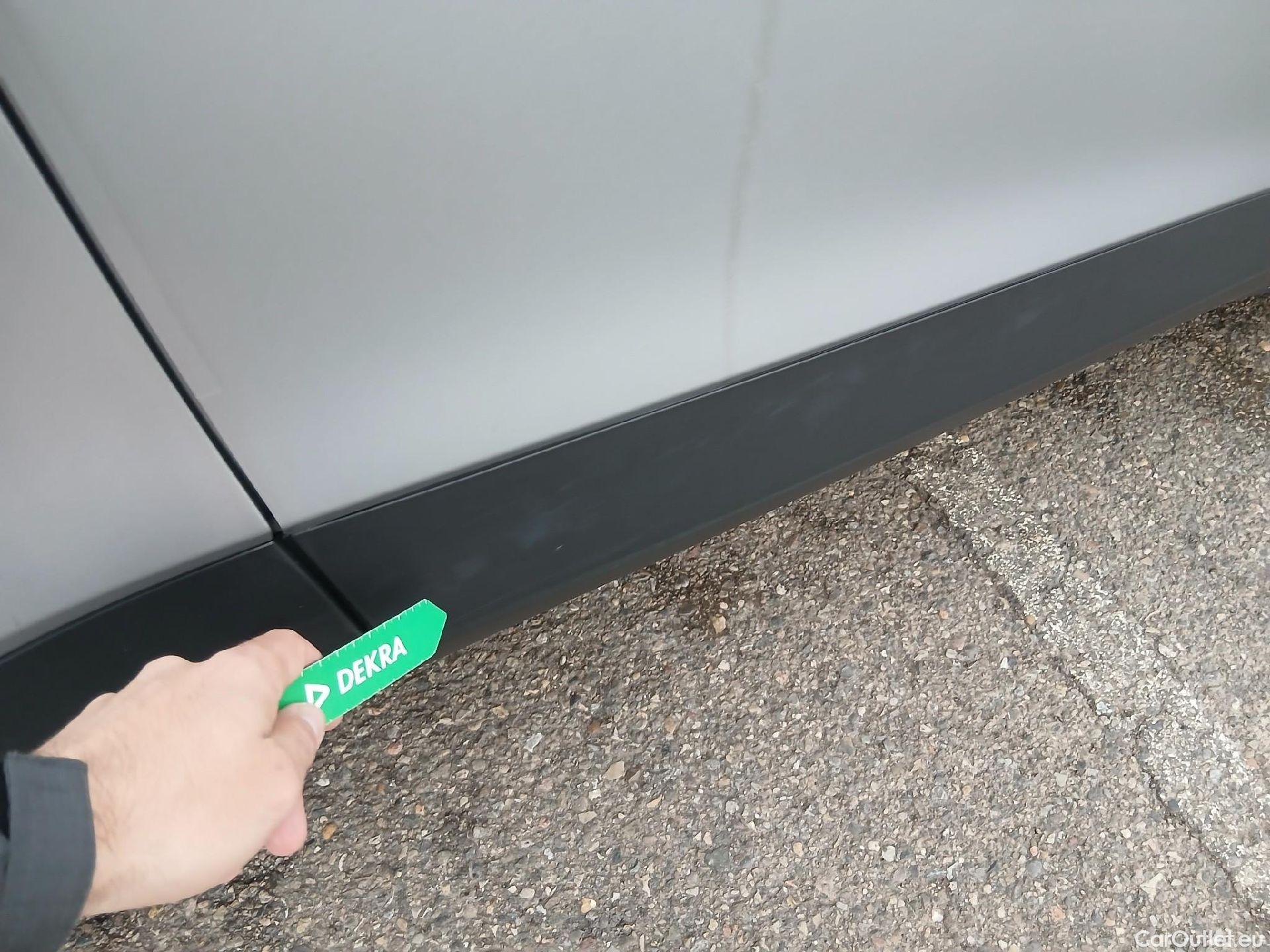  Land Rover  Discovery TOYOTA C-HR / 2023 / 5P / todoterreno 2.0 200H Advance #10