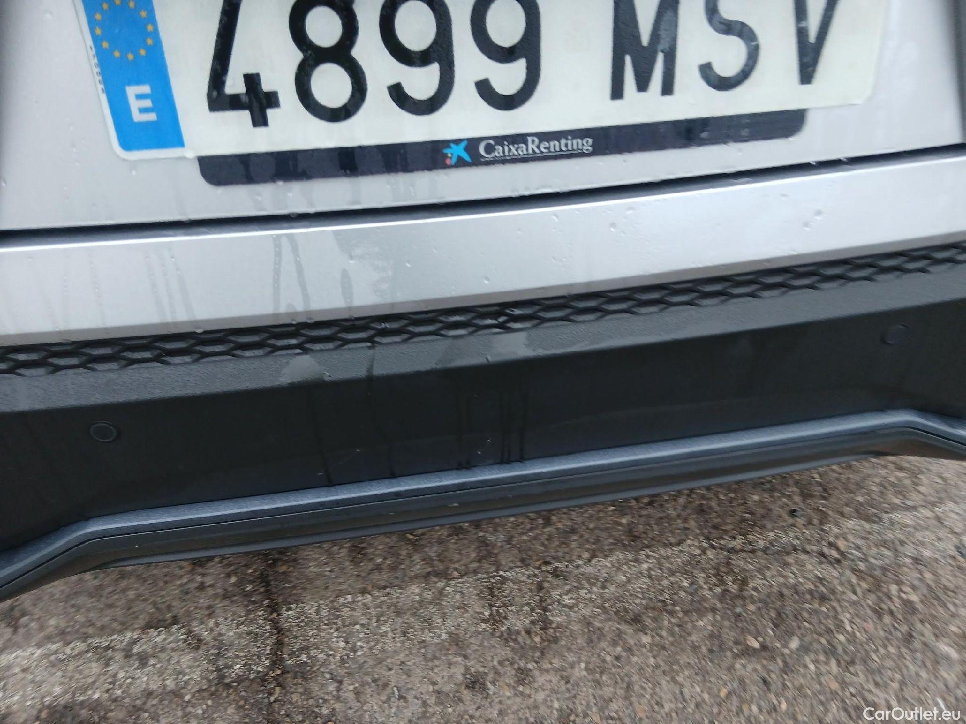  Land Rover  Discovery TOYOTA C-HR / 2023 / 5P / todoterreno 2.0 200H Advance #3