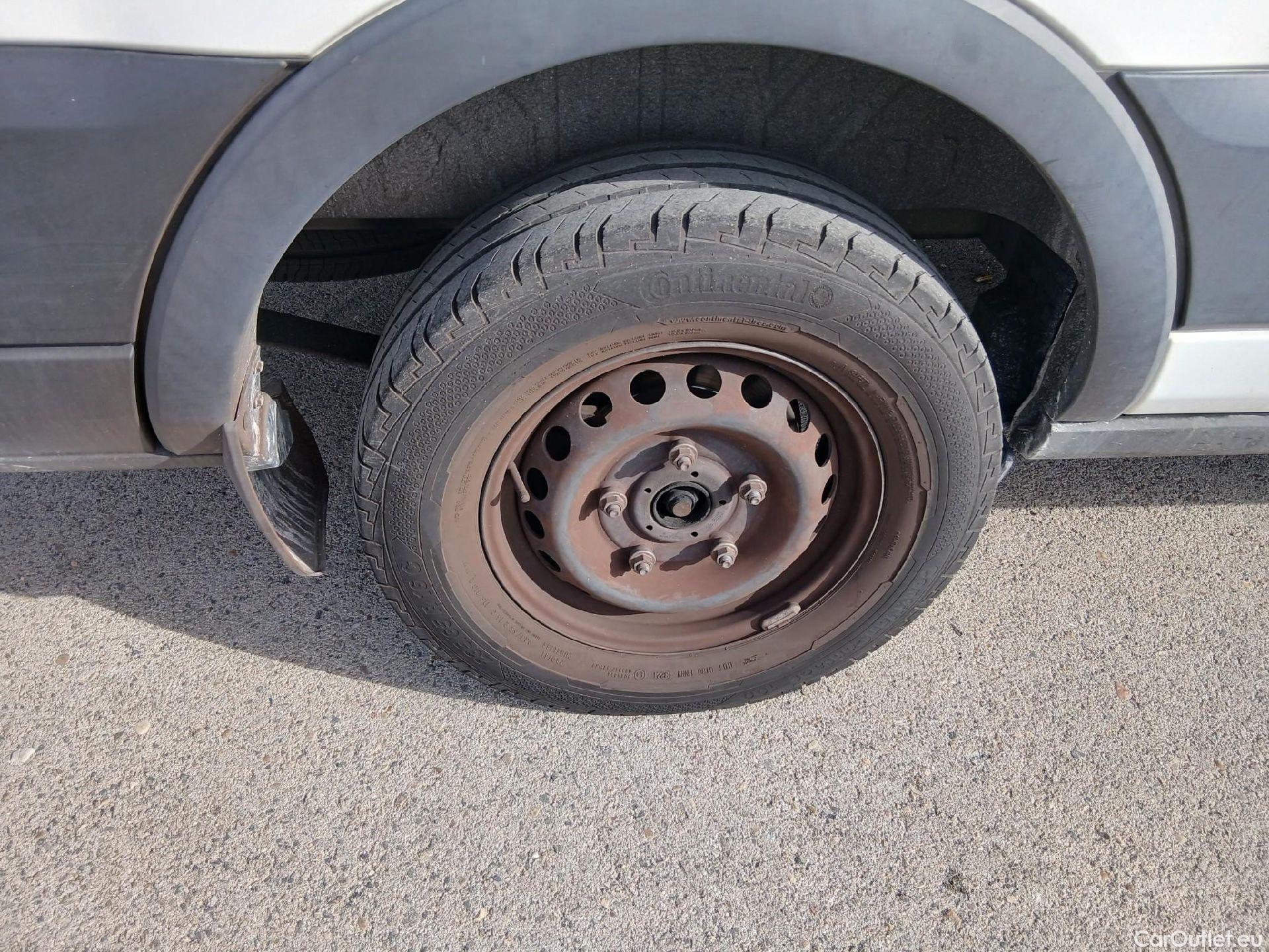  Ford  Transit FORD  / 2013 / 4P / furgón 350 96kW L3H2 Van Trend FWD #38