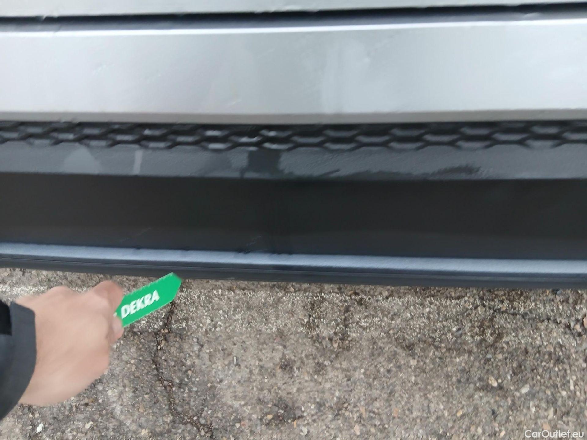  Land Rover  Discovery TOYOTA C-HR / 2023 / 5P / todoterreno 2.0 200H Advance #6