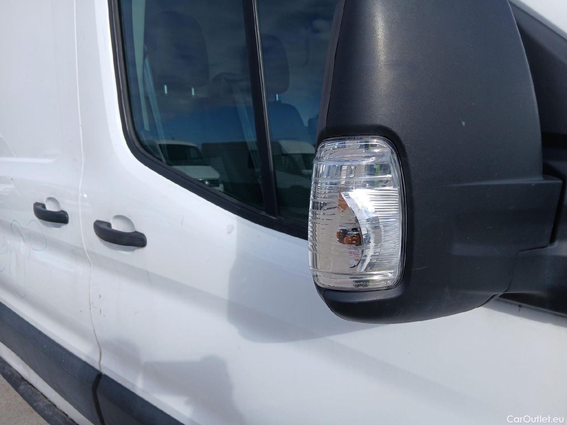  Ford  Transit FORD  / 2013 / 4P / furgón 350 96kW L3H2 Van Trend FWD #47