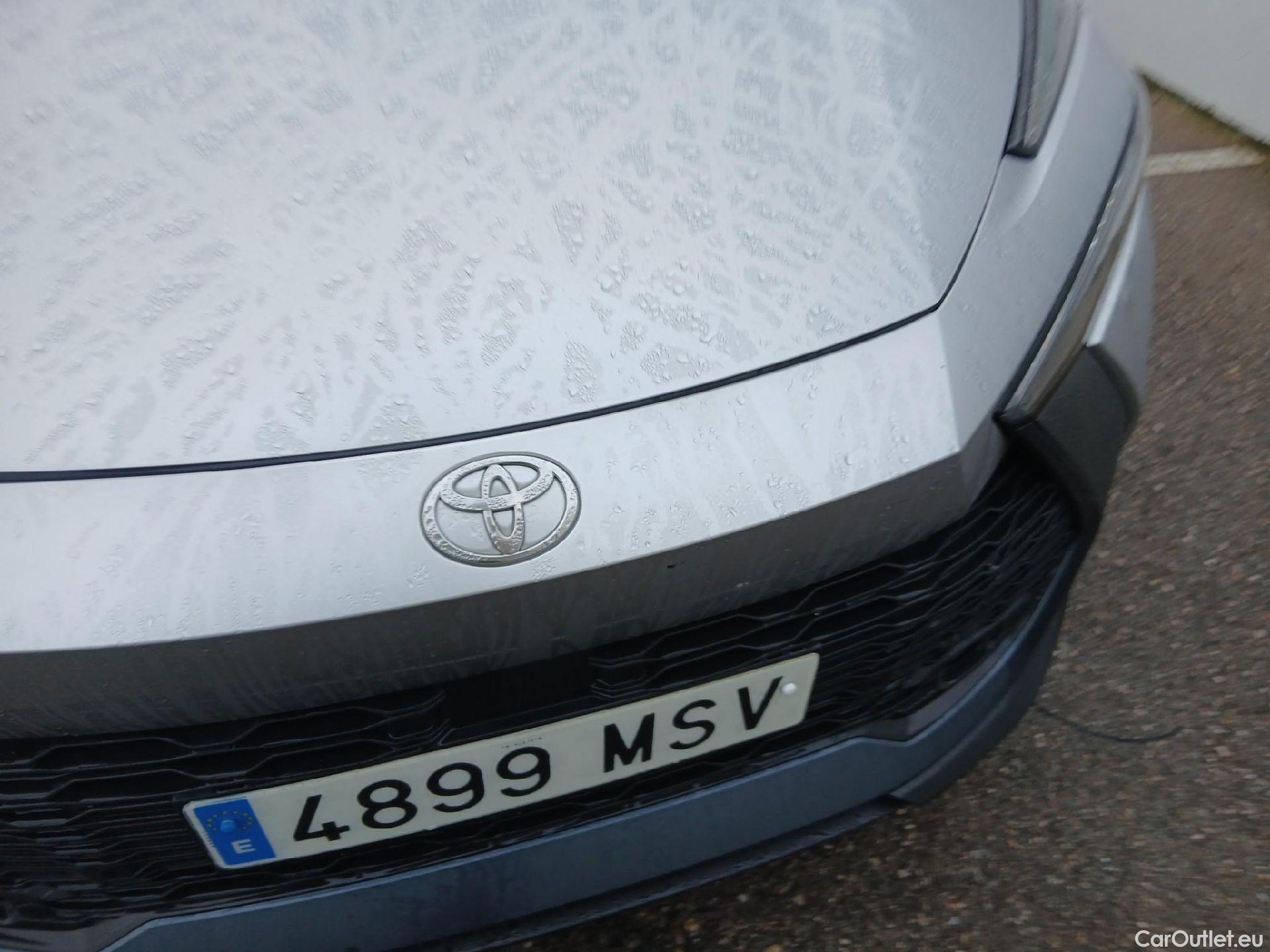  Land Rover  Discovery TOYOTA C-HR / 2023 / 5P / todoterreno 2.0 200H Advance #2