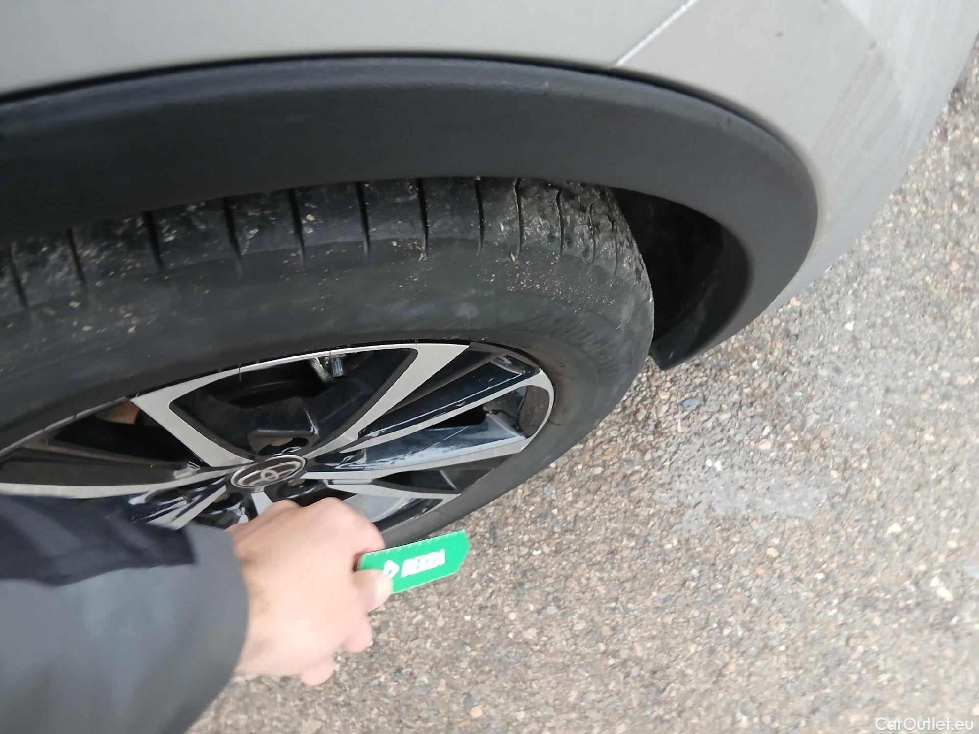  Land Rover  Discovery TOYOTA C-HR / 2023 / 5P / todoterreno 2.0 200H Advance #12