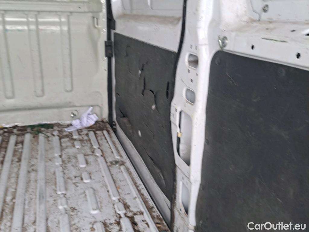  Opel  Movano OPEL  / 2021 / 4P / furgón Base L2H2 3.5T 2.2 BHDi 88kW #40