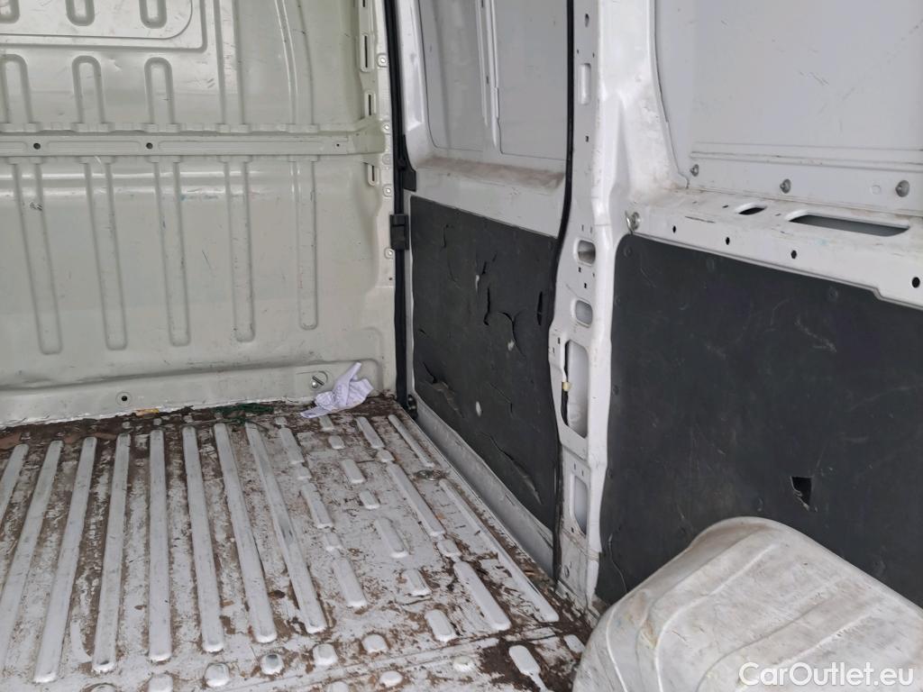  Opel  Movano OPEL  / 2021 / 4P / furgón Base L2H2 3.5T 2.2 BHDi 88kW #39