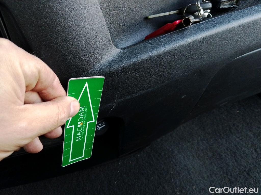  Iveco  Daily IVECO  / 2019 / 2P / chasis cabina 35C 16H 3750 CAJA ISOTERMO TRAMPILLA ZEPRO 750 KG + EQUIPO FRIO Y CONGELADO CARRIER city max #10