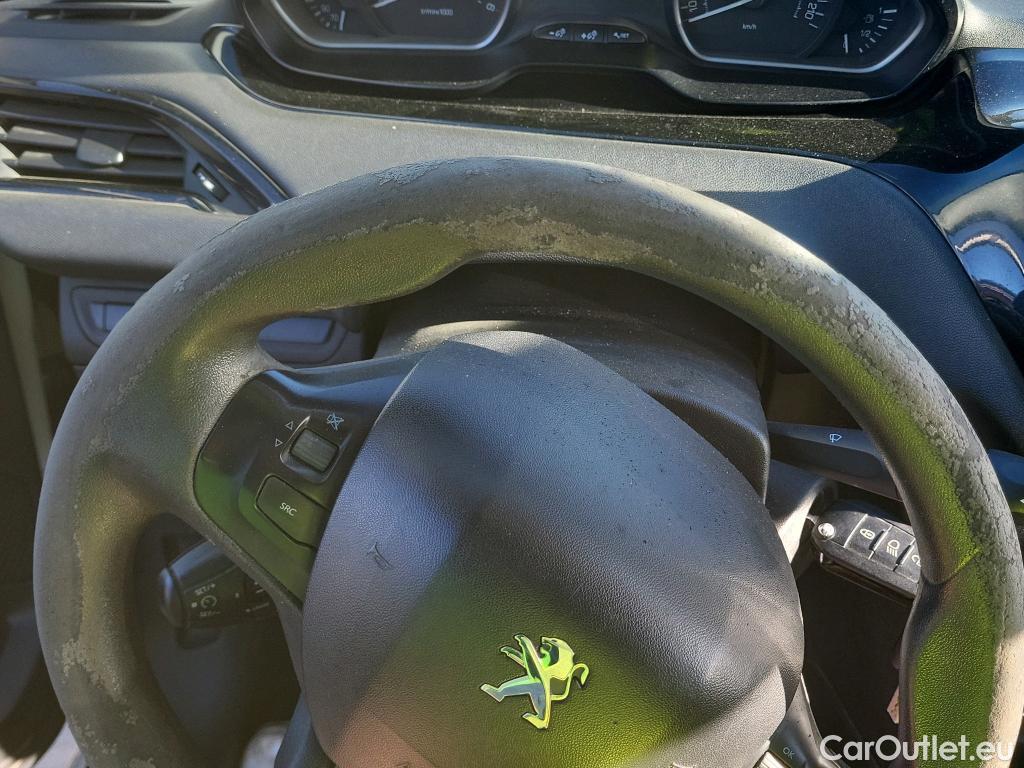  Peugeot  208 PEUGEOT  / 2019 / 5P / berlina con portón BlueHDi 73kW (100CV) Active #1