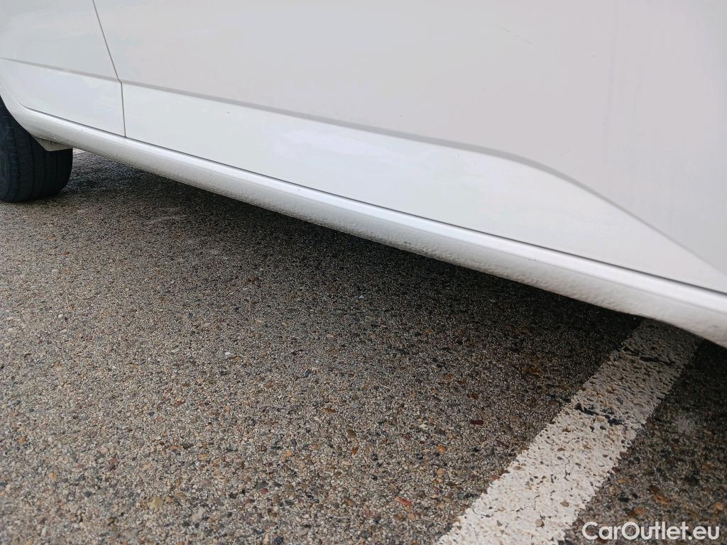  Skoda  Fabia SKODA  / 2018 / 5P / berlina con portón 1.0 TSI 81KW (110cv) Ambition Plus(SP) #3