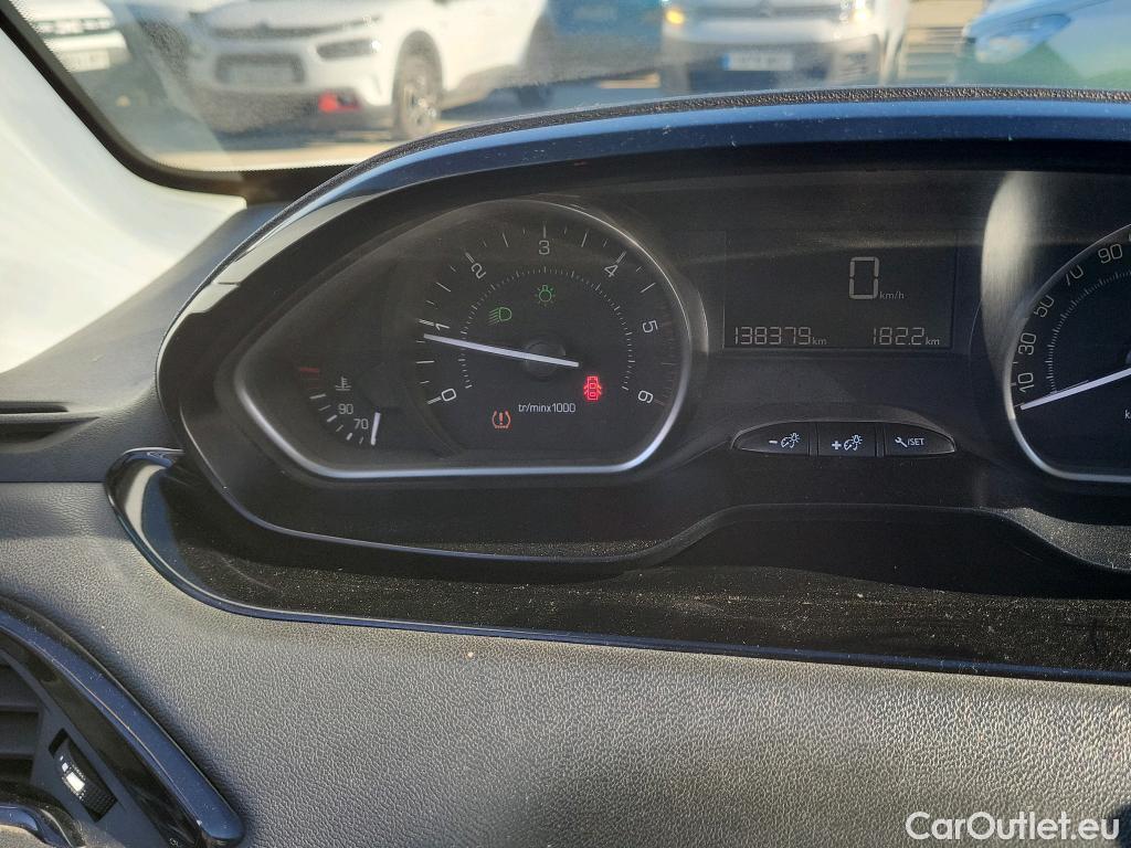  Peugeot  208 PEUGEOT  / 2019 / 5P / berlina con portón BlueHDi 73kW (100CV) Active #36