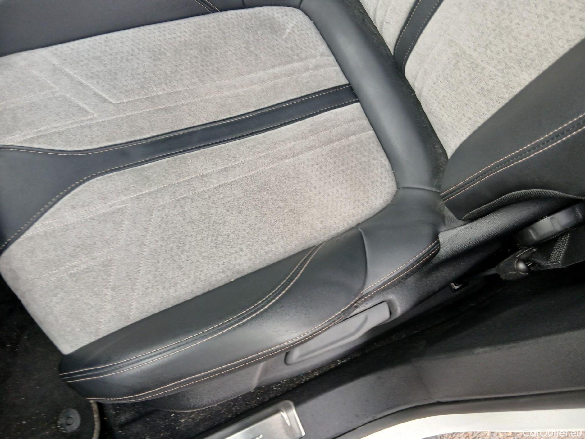  Peugeot  3008 PEUGEOT  Hybrid / 2020 / 5P / todoterreno 225 e-EAT8 GT #9