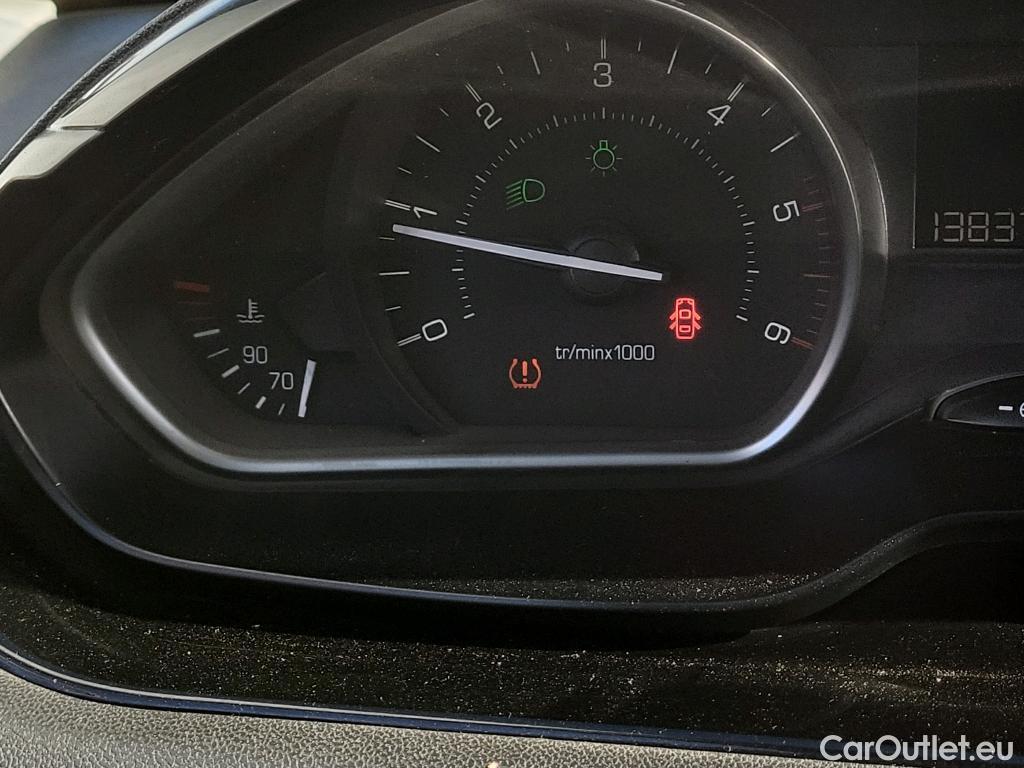  Peugeot  208 PEUGEOT  / 2019 / 5P / berlina con portón BlueHDi 73kW (100CV) Active #37