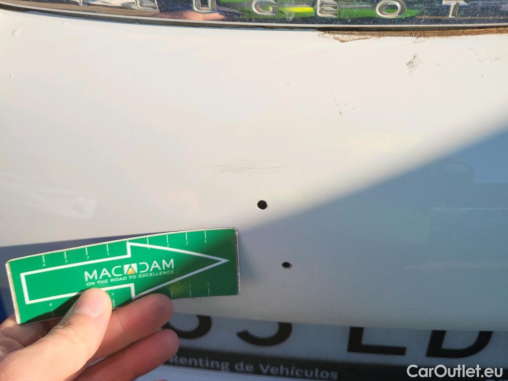  Peugeot  208 PEUGEOT  / 2019 / 5P / berlina con portón BlueHDi 73kW (100CV) Active #13