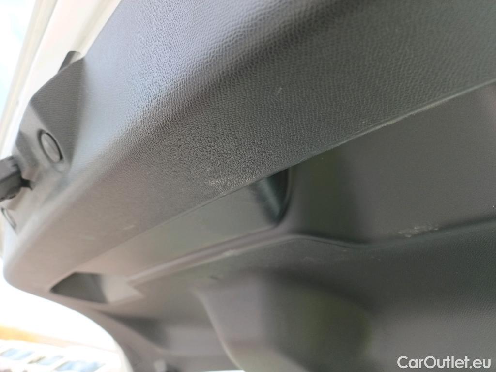  Land Rover  Discovery OPEL Corsa / 2023 / 5P / berlina con portón 1.2T XHL 74kW (100CV) Edition #12