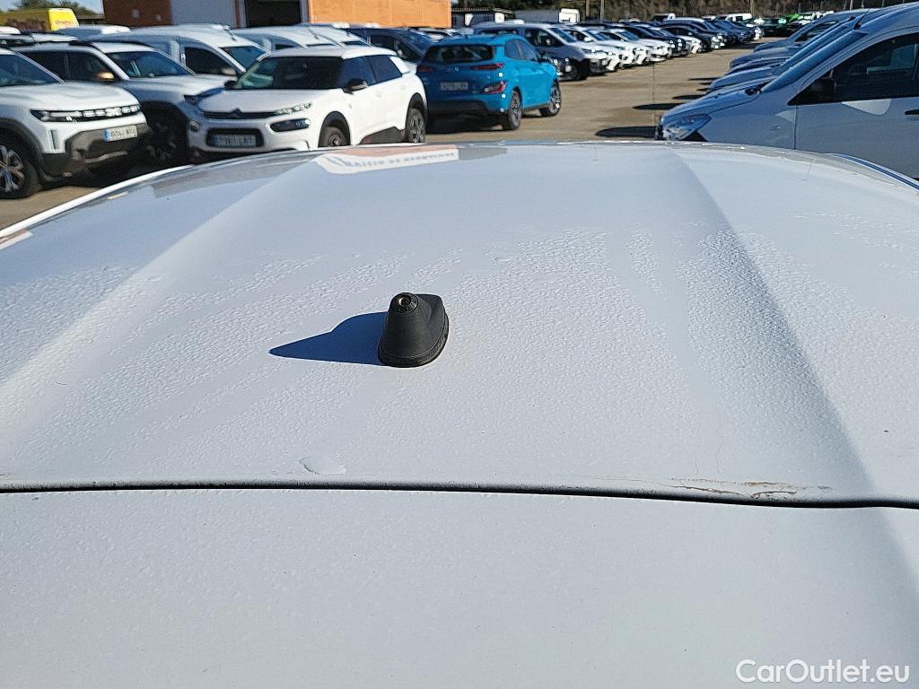  Peugeot  208 PEUGEOT  / 2019 / 5P / berlina con portón BlueHDi 73kW (100CV) Active #38