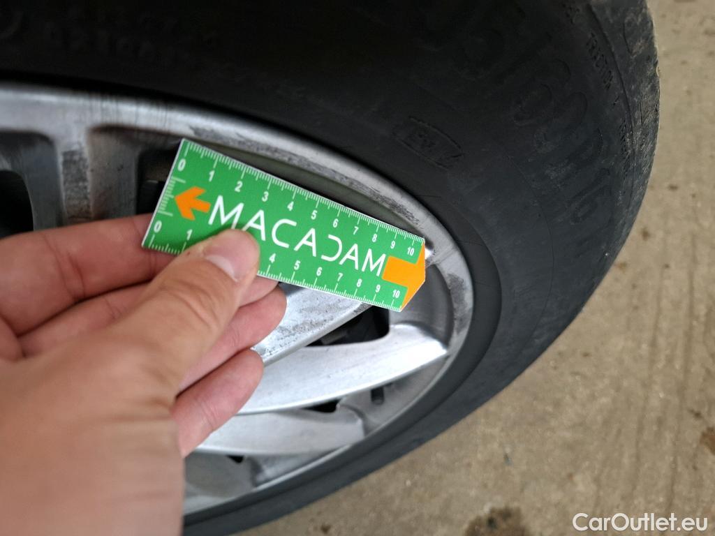  Bmw  Serie 2 BMW  Gran Tourer / 2018 / 5P / monospace 216d Business Design DKG7 #18