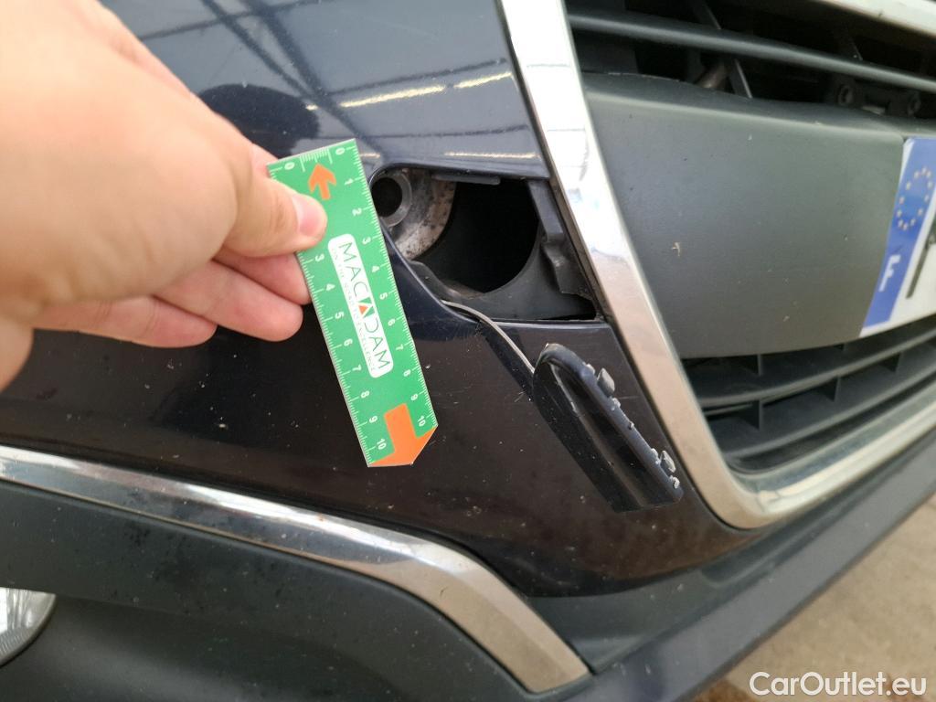  Peugeot  208 PEUGEOT  5p Berline BLUEHDI 100 S&S ACTIVE BUSINESS #45