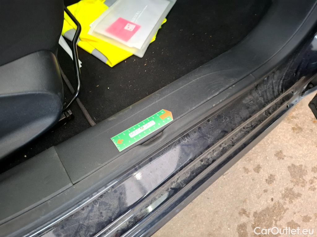  Peugeot  208 PEUGEOT  5p Berline BLUEHDI 100 S&S ACTIVE BUSINESS #22