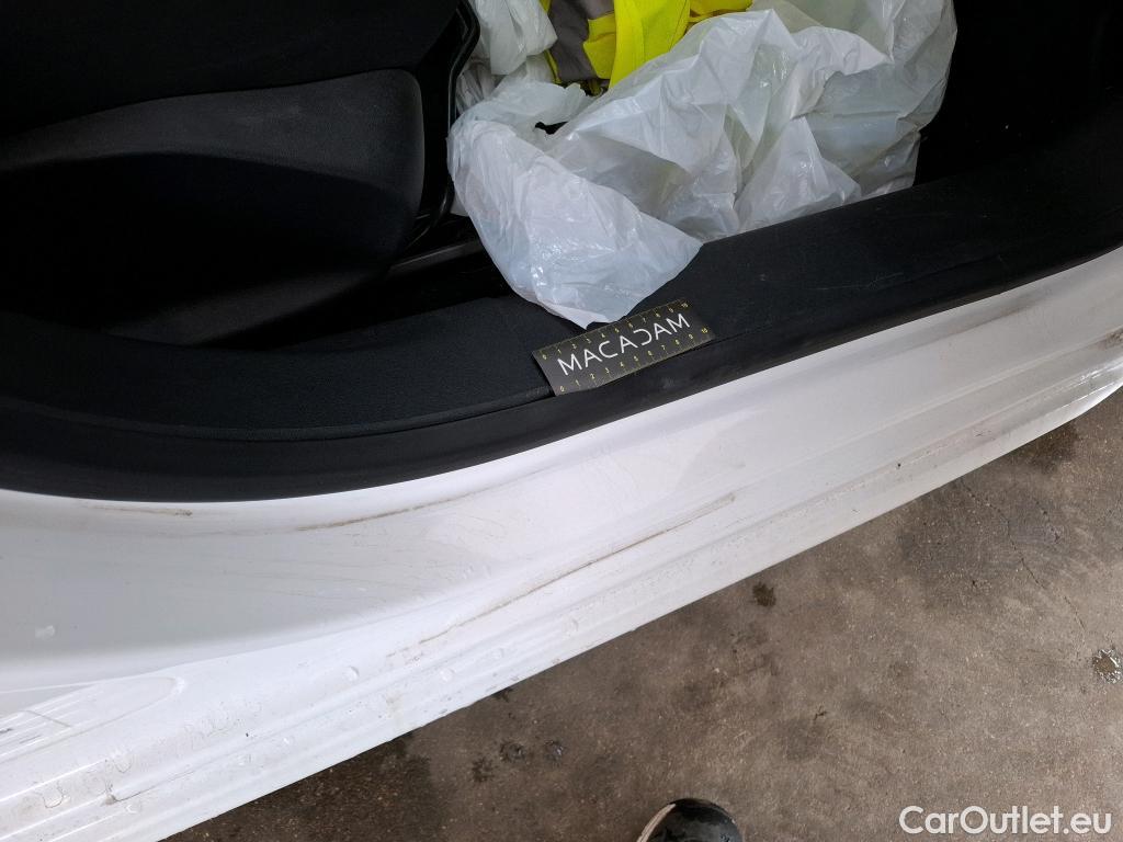  Peugeot  208  Affaire Premium Pack 1.5 HDi 100CV BVM6 E6dT #3