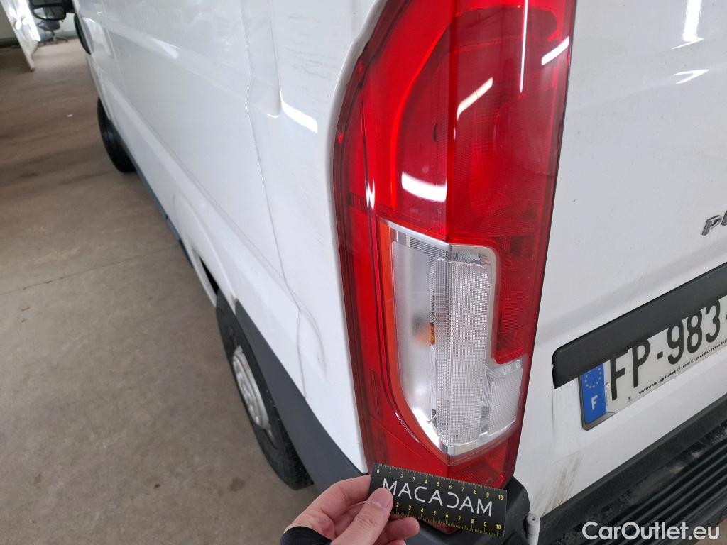  Peugeot  Boxer PEUGEOT  / 2014 / 4P / Fourgon tôlé BlueHDi S&S 120 ASPHALT 330 L2H2 #19