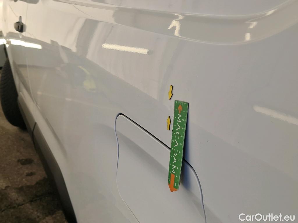  Opel  Combo OPEL  / 2018 / 4P / Fourgonnette Taille M 950kg BlueHDi 100 S&S BVM6 #10