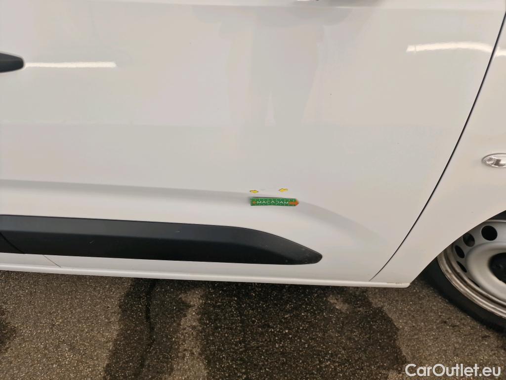  Opel  Combo OPEL  / 2018 / 4P / Fourgonnette Taille M 950kg BlueHDi 100 S&S BVM6 #25