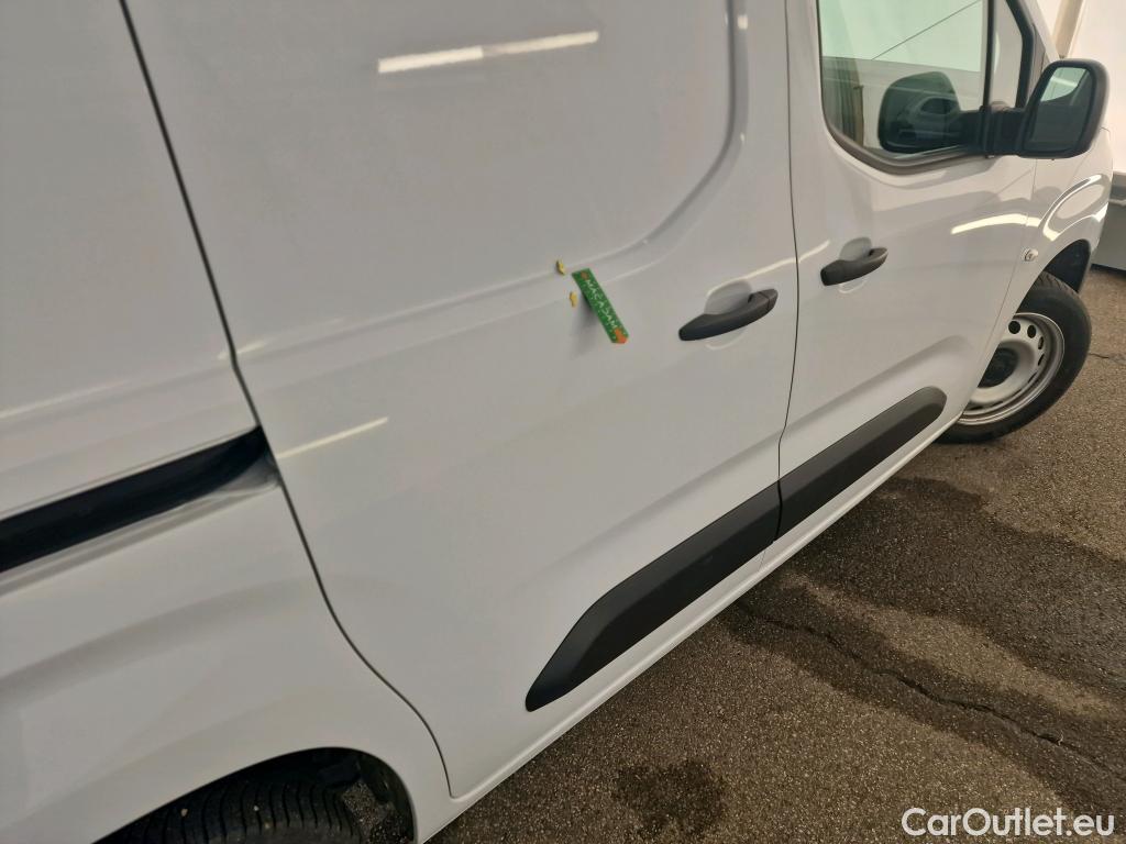  Opel  Combo OPEL  / 2018 / 4P / Fourgonnette Taille M 950kg BlueHDi 100 S&S BVM6 #21