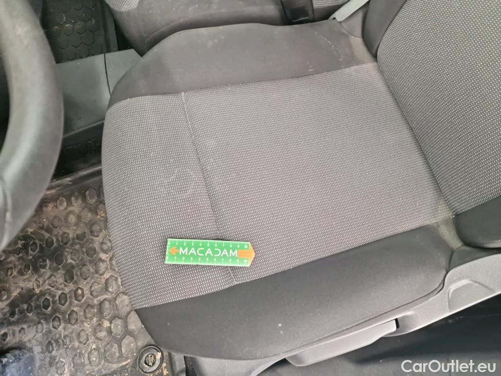  Opel  Combo OPEL  / 2018 / 4P / Fourgonnette Taille M 950kg BlueHDi 100 S&S BVM6 #2