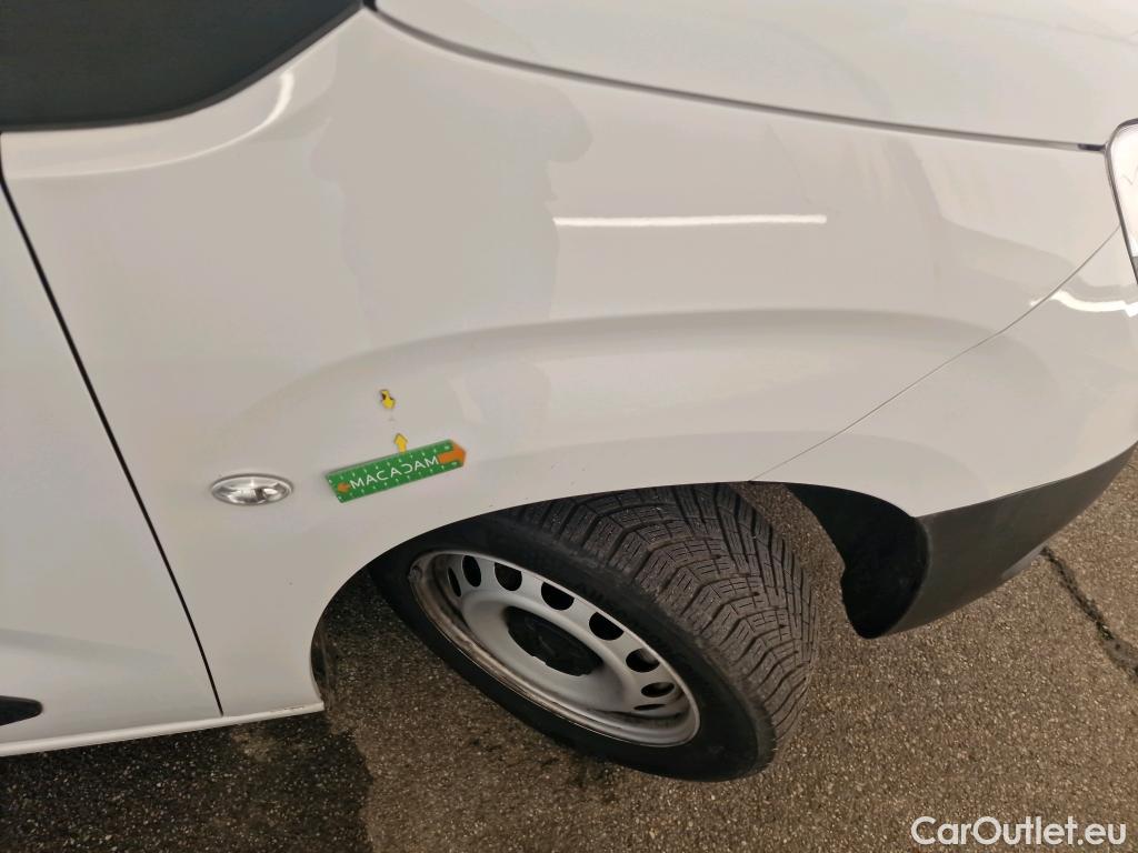  Opel  Combo OPEL  / 2018 / 4P / Fourgonnette Taille M 950kg BlueHDi 100 S&S BVM6 #27