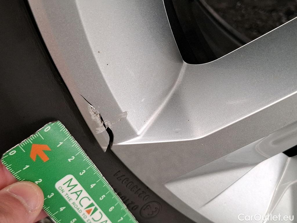  Renault  Captur  / 2019 / 5P / SUV Business TCe 140 EDC FAP -21 / VENTE SANS CG #18