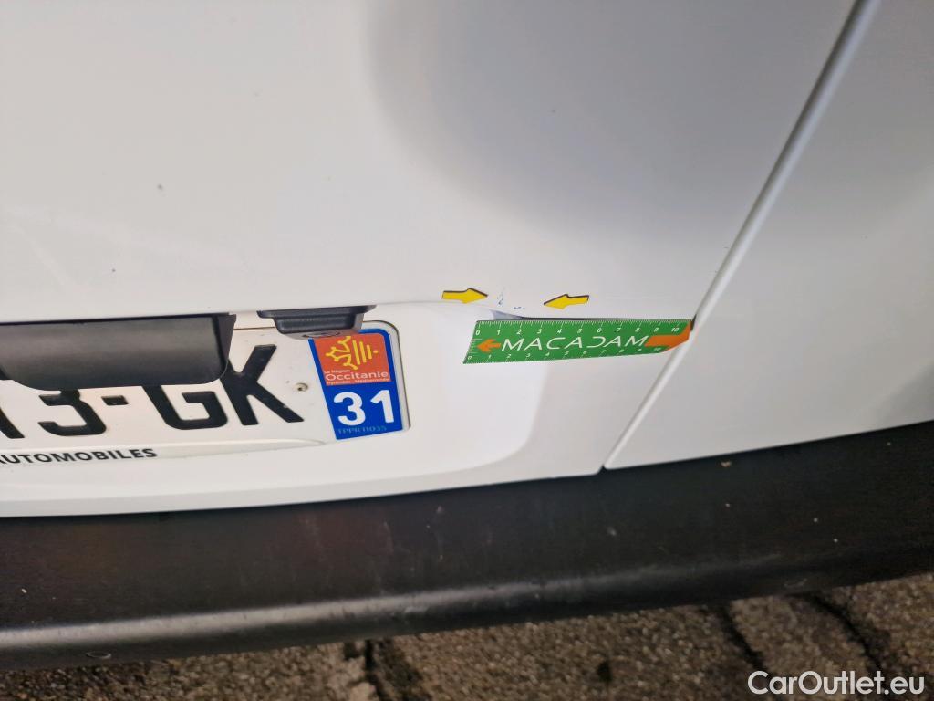  Opel  Combo OPEL  / 2018 / 4P / Fourgonnette Taille M 950kg BlueHDi 100 S&S BVM6 #29