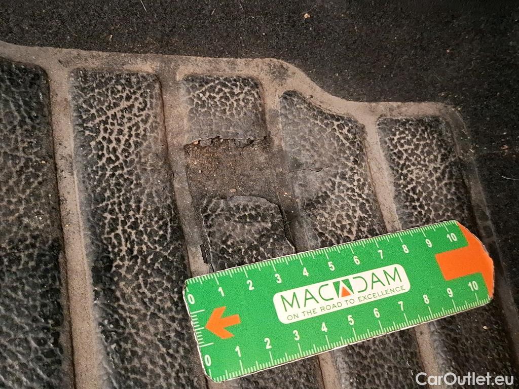  Renault  Captur  / 2019 / 5P / SUV Business TCe 140 EDC FAP -21 / VENTE SANS CG #15