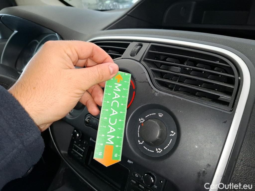  Renault  Kangoo  Express Grand Confort (L1) 1.5 dCi 90CV BVM5 E6 #47