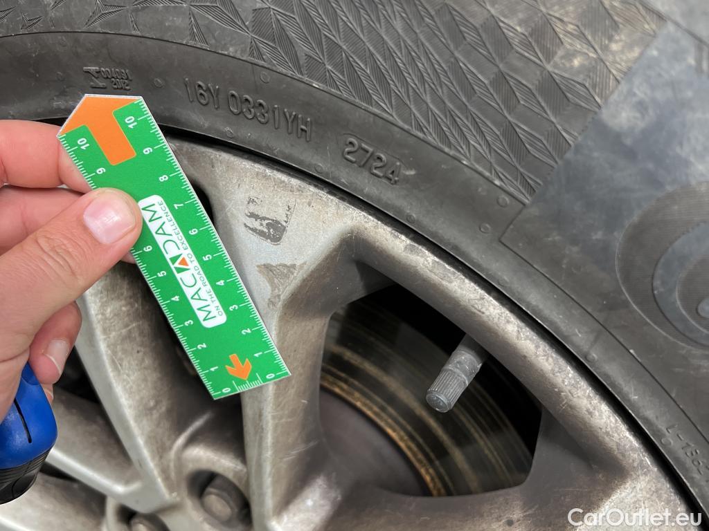  Ford  Kuga FORD  / 2019 / 5P / SUV 2.5 190 hybrid Flexifuel Pshift Titanium #32