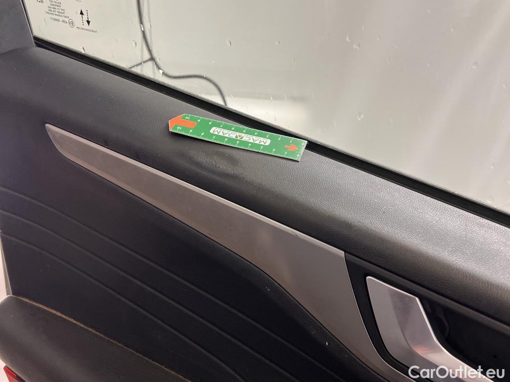  Ford  Kuga FORD  / 2019 / 5P / SUV 2.5 190 hybrid Flexifuel Pshift Titanium #1