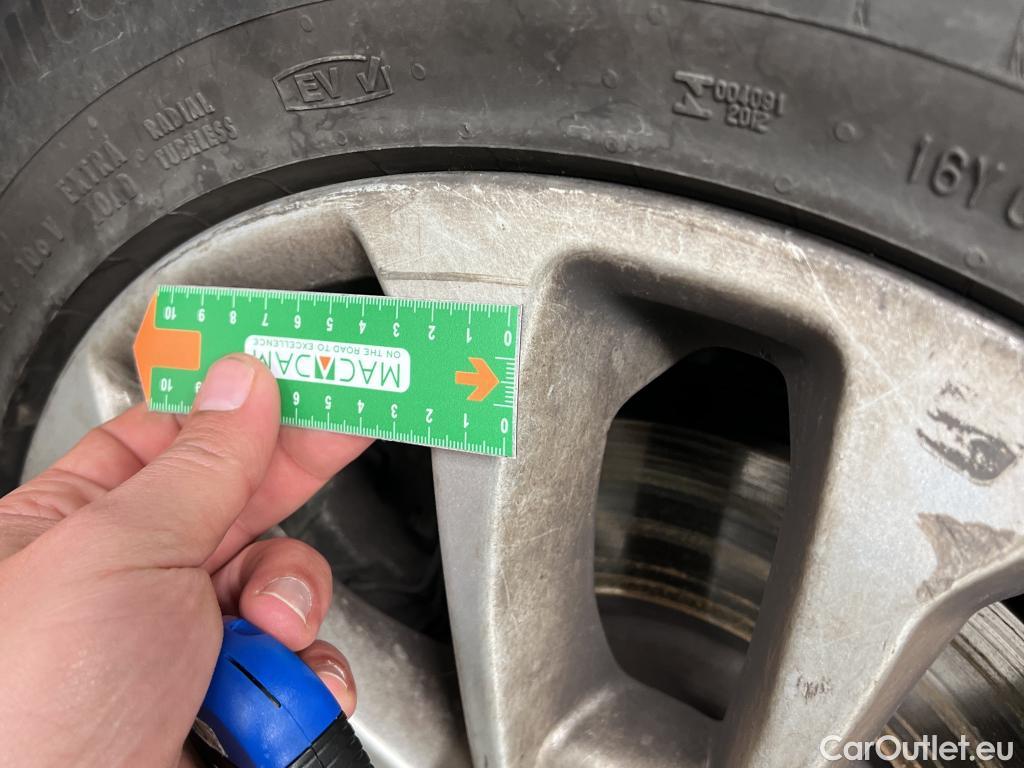  Ford  Kuga FORD  / 2019 / 5P / SUV 2.5 190 hybrid Flexifuel Pshift Titanium #33