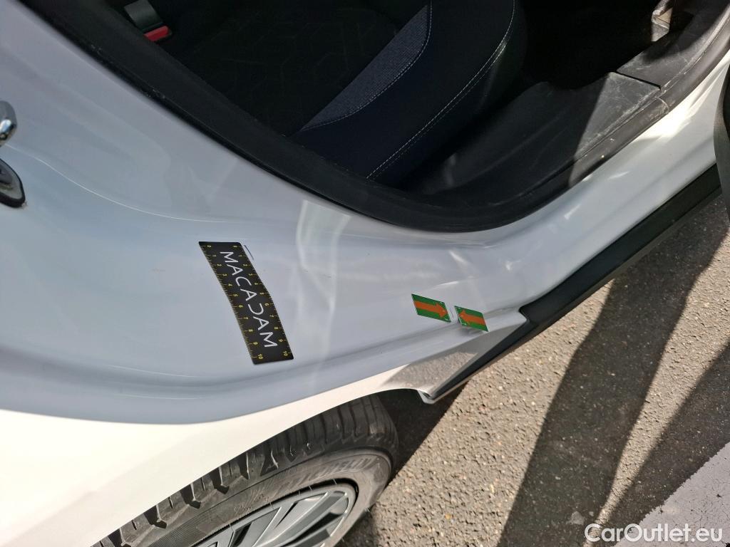  Peugeot  2008 PEUGEOT  / 2016 / 5P / Crossover Puretech 110 S&S ACTIVE #22