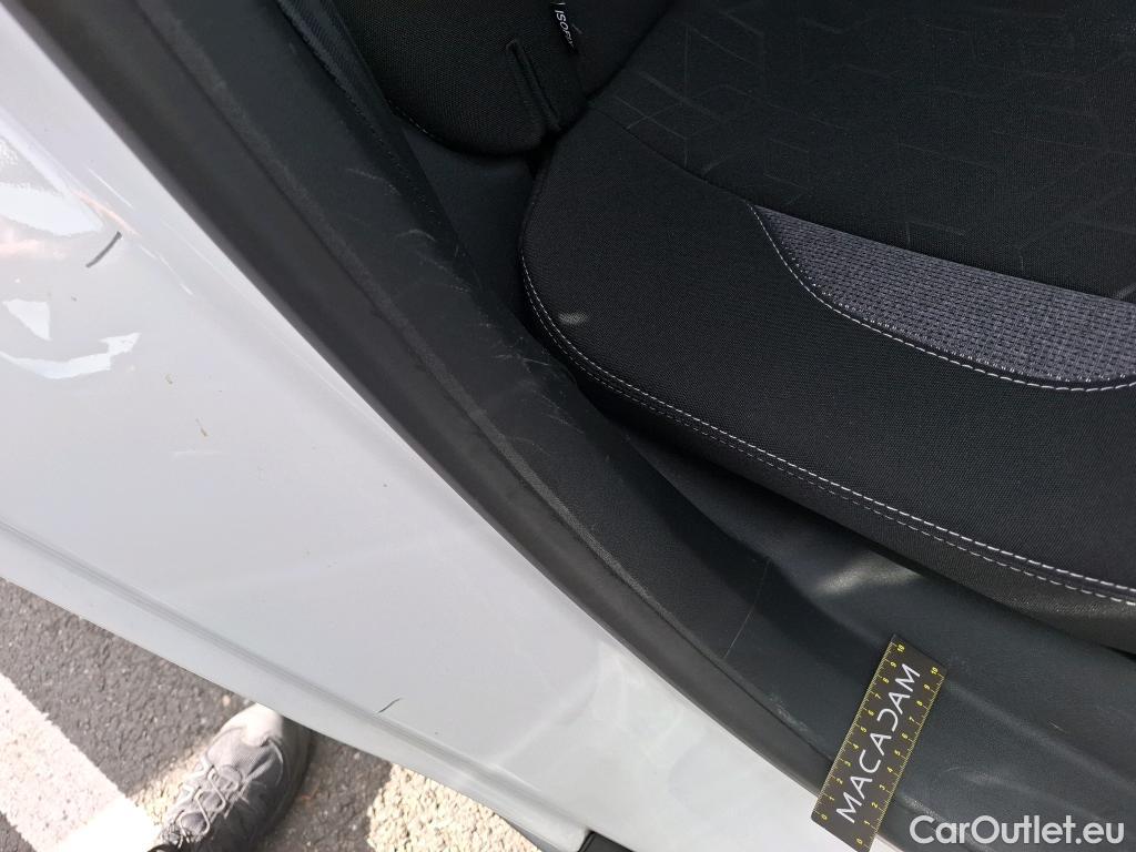  Peugeot  2008 PEUGEOT  / 2016 / 5P / Crossover Puretech 110 S&S ACTIVE #21