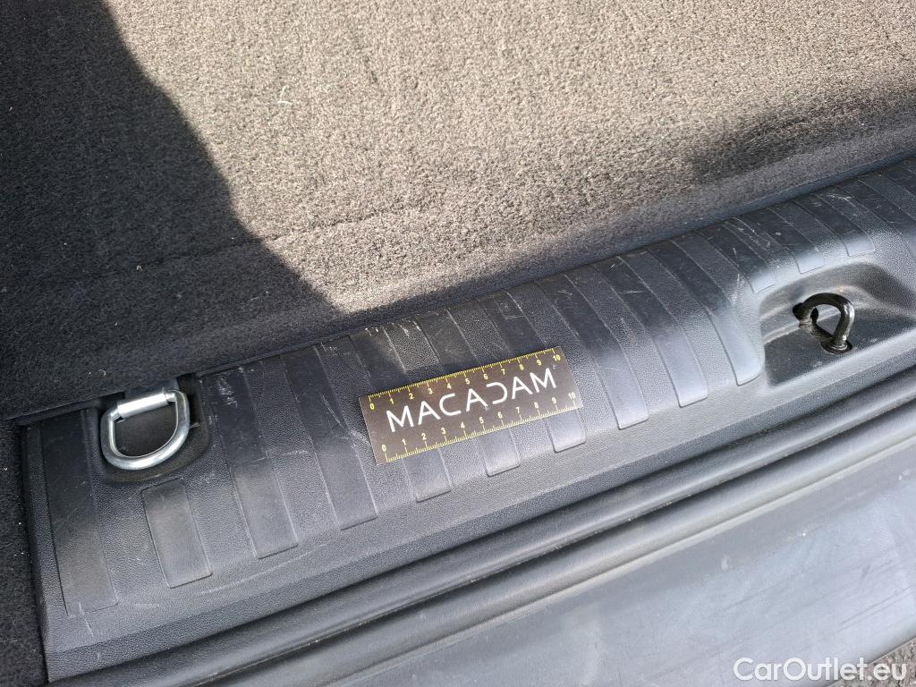  Peugeot  2008 PEUGEOT  / 2016 / 5P / Crossover Puretech 110 S&S ACTIVE #34