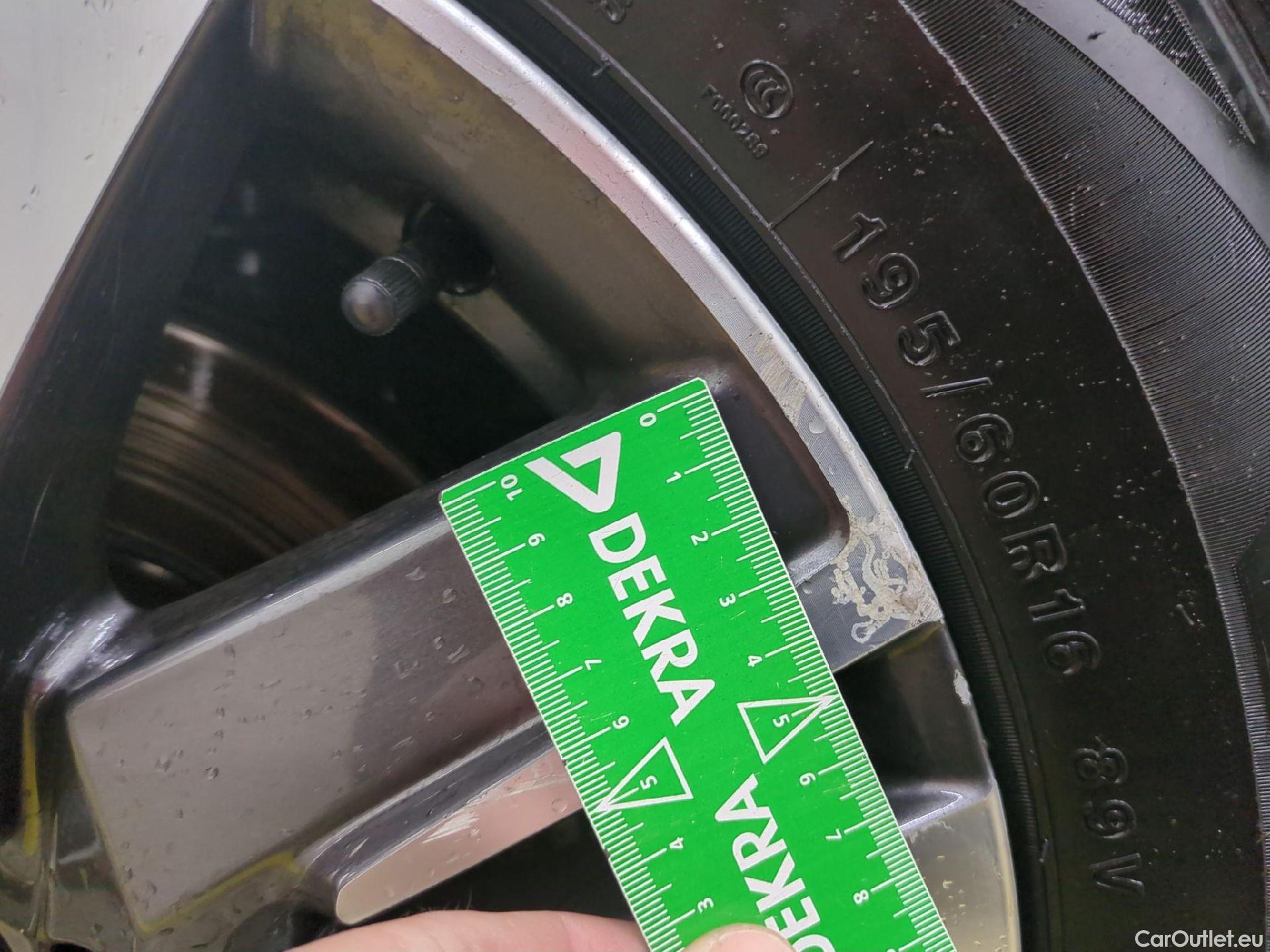  Peugeot  2008  Allure 1.2 PureTech 110CV BVM6 E6dT #4