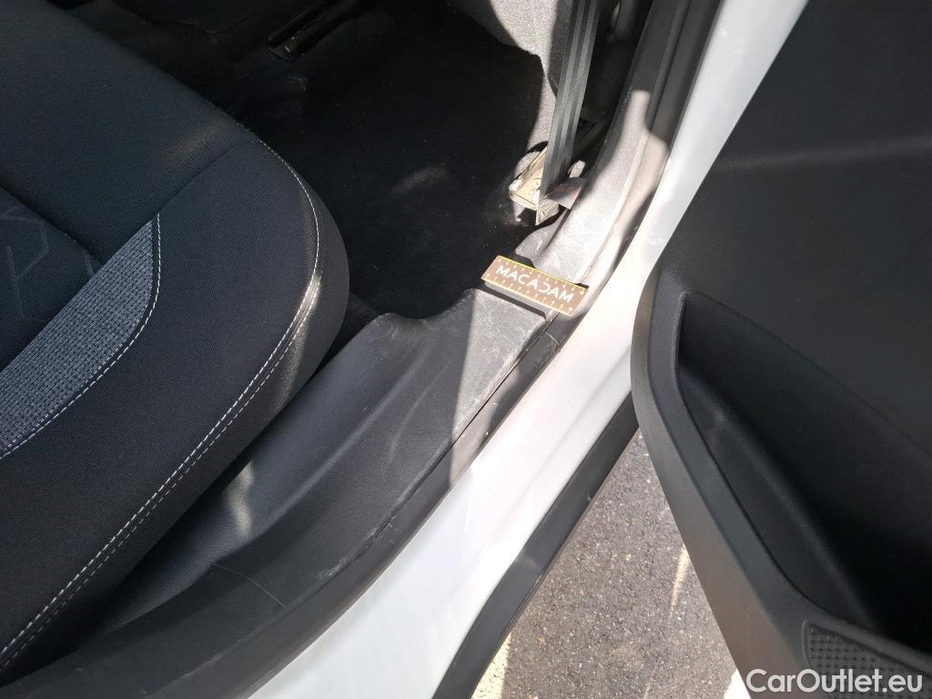  Peugeot  2008 PEUGEOT  / 2016 / 5P / Crossover Puretech 110 S&S ACTIVE #19