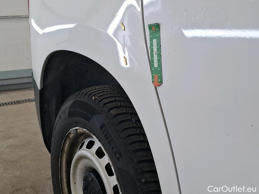  Citroen  Berlingo CITROEN  / 2018 / 4P / Fourgonnette M 650kg BlueHDi 75 S&S BVM Club #20