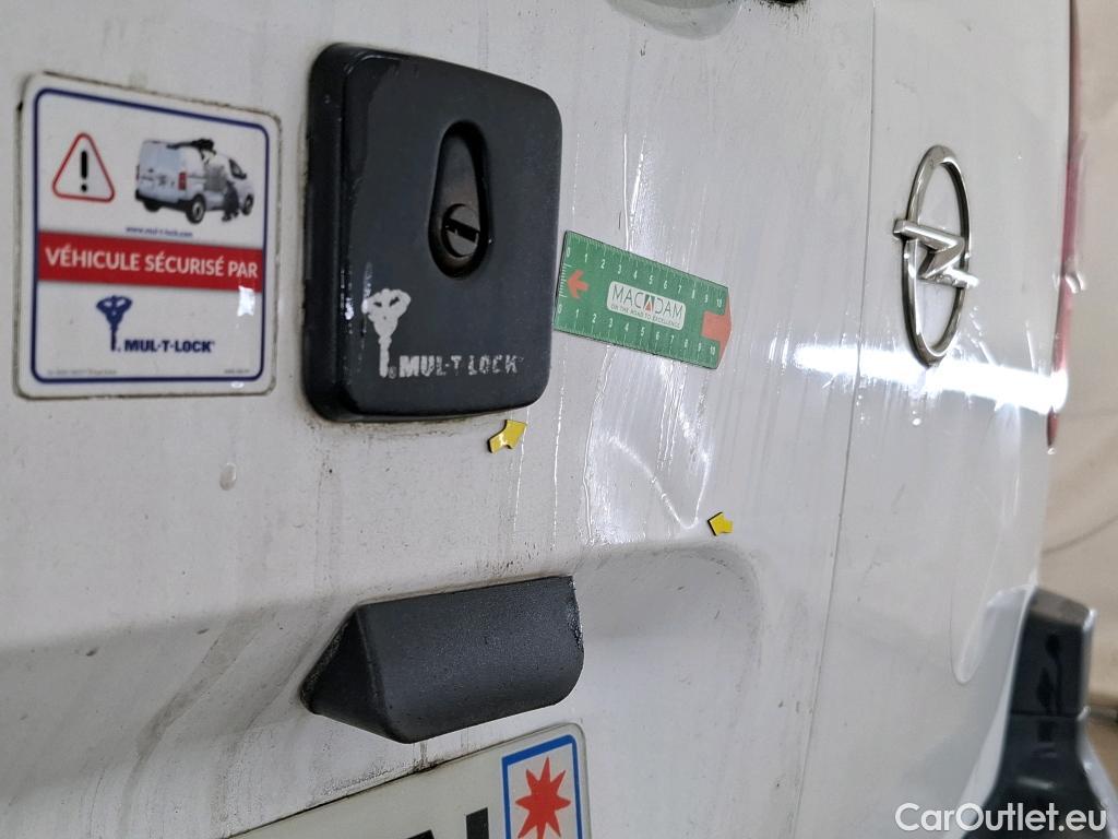  Opel  Combo OPEL  / 2018 / 4P / Fourgonnette 1.5 diesel 100chL1H1/stand CARGO PACK C #3