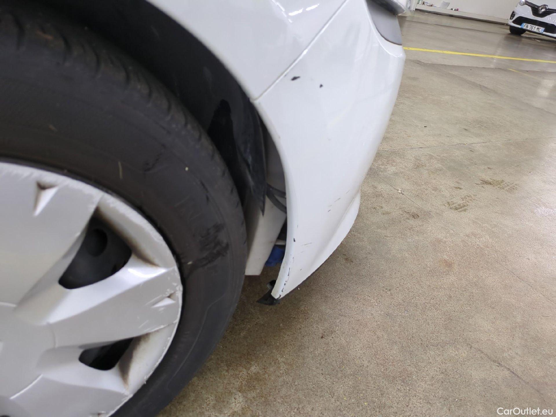  Renault  Clio  IV Air MediaNav 1.5 dCi 90CV BVM5 E6 #16